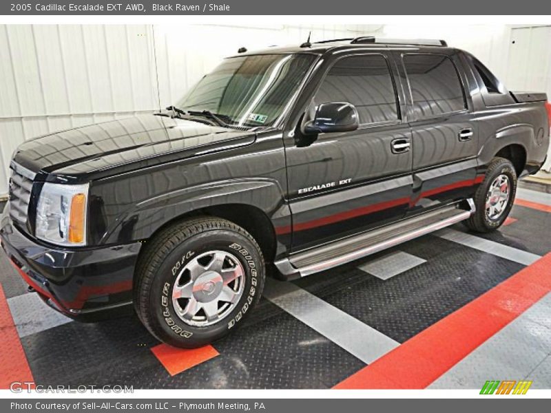 Front 3/4 View of 2005 Escalade EXT AWD