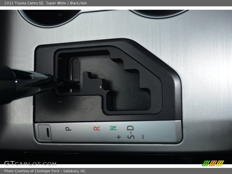 Super White / Black/Ash 2013 Toyota Camry SE