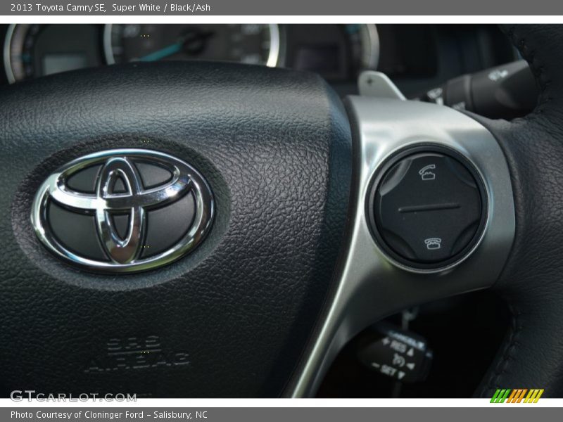 Super White / Black/Ash 2013 Toyota Camry SE