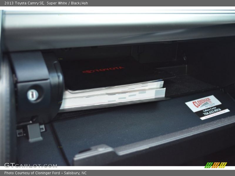 Super White / Black/Ash 2013 Toyota Camry SE