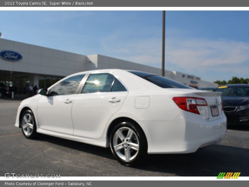 Super White / Black/Ash 2013 Toyota Camry SE