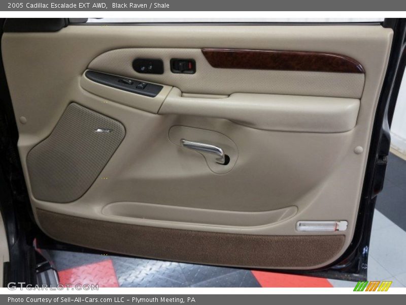 Black Raven / Shale 2005 Cadillac Escalade EXT AWD
