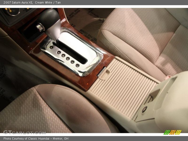 Cream White / Tan 2007 Saturn Aura XE