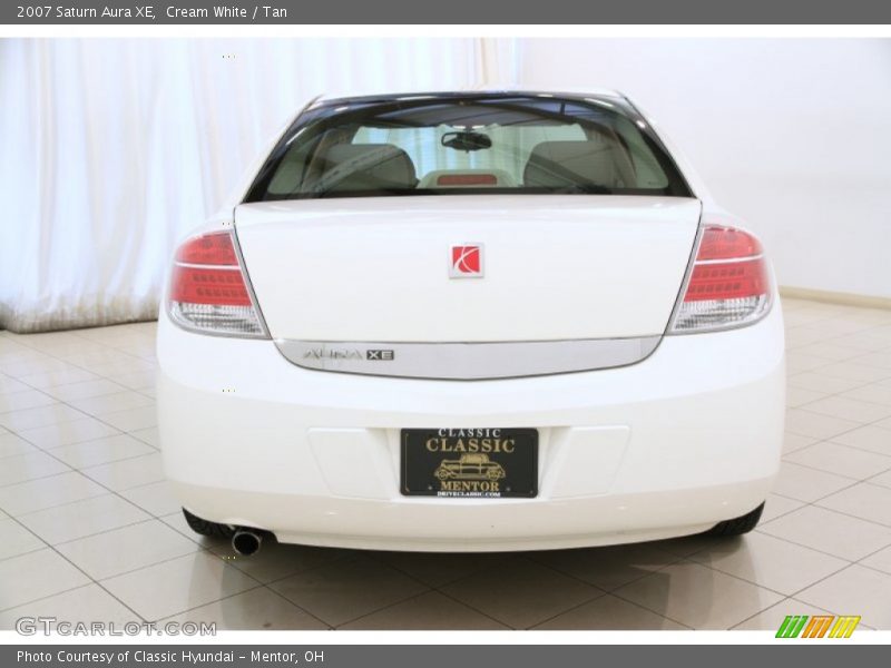 Cream White / Tan 2007 Saturn Aura XE