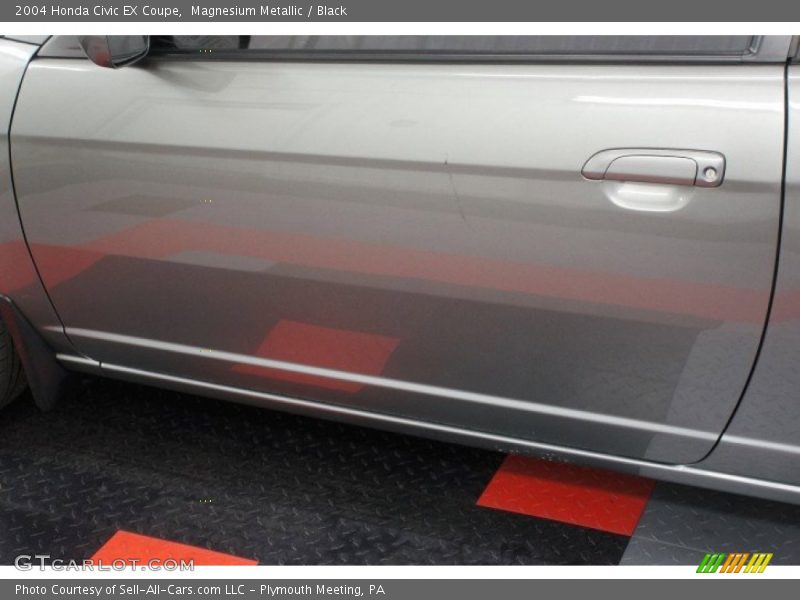 Magnesium Metallic / Black 2004 Honda Civic EX Coupe