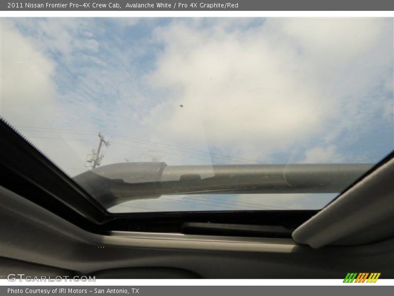 Avalanche White / Pro 4X Graphite/Red 2011 Nissan Frontier Pro-4X Crew Cab