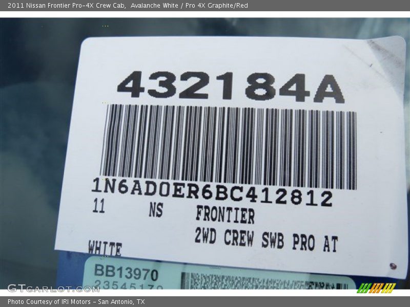 Avalanche White / Pro 4X Graphite/Red 2011 Nissan Frontier Pro-4X Crew Cab
