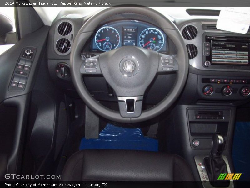 Pepper Gray Metallic / Black 2014 Volkswagen Tiguan SE