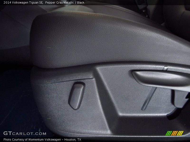 Pepper Gray Metallic / Black 2014 Volkswagen Tiguan SE
