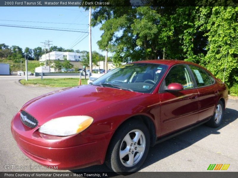 Front 3/4 View of 2003 Taurus SE