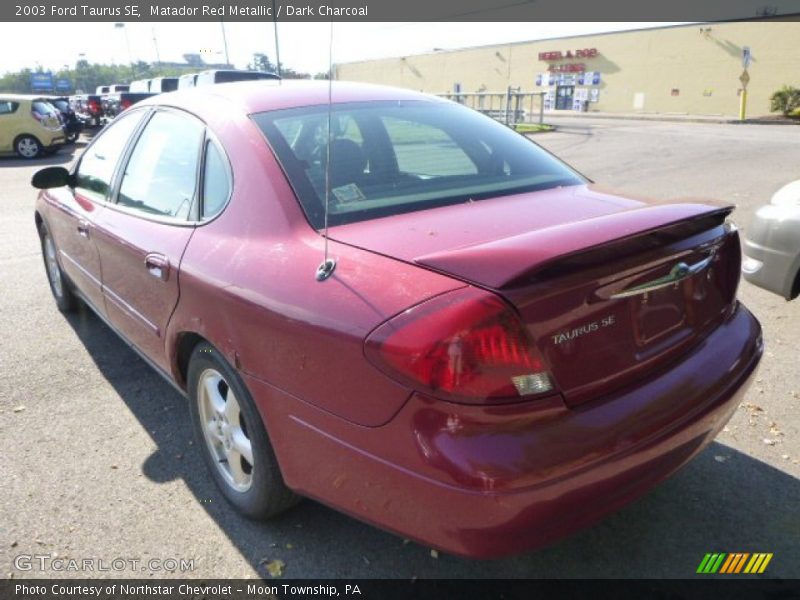 Matador Red Metallic / Dark Charcoal 2003 Ford Taurus SE