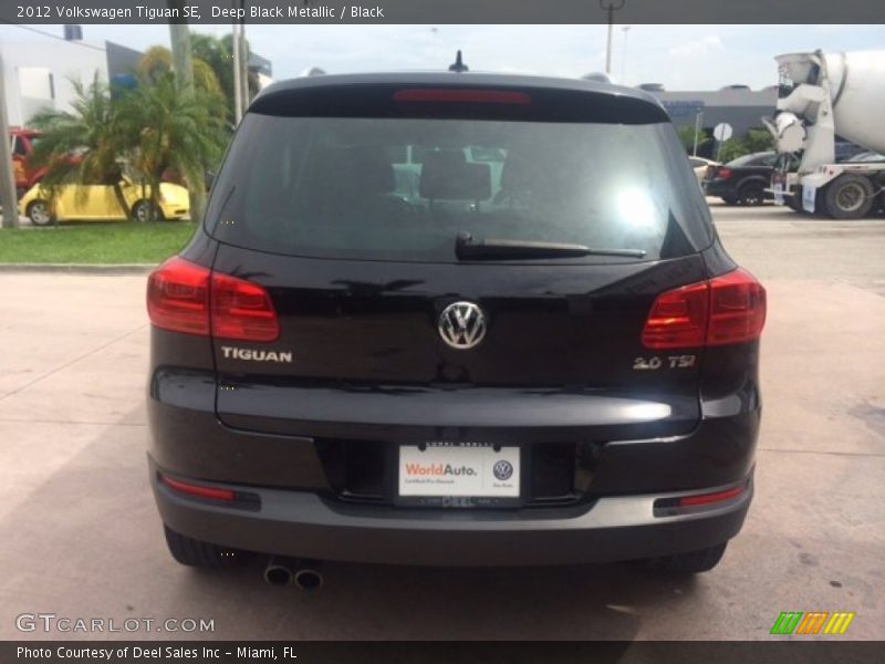 Deep Black Metallic / Black 2012 Volkswagen Tiguan SE