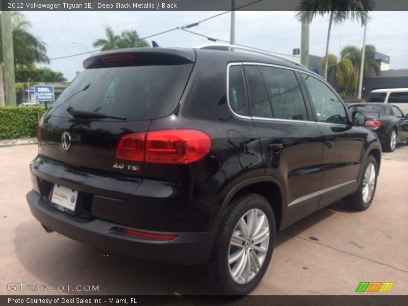 Deep Black Metallic / Black 2012 Volkswagen Tiguan SE