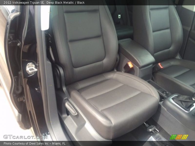 Deep Black Metallic / Black 2012 Volkswagen Tiguan SE
