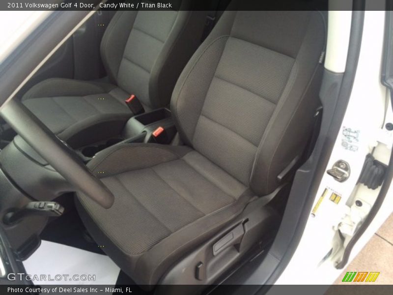 Candy White / Titan Black 2011 Volkswagen Golf 4 Door