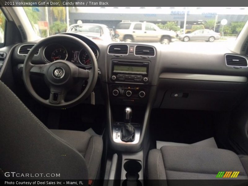 Candy White / Titan Black 2011 Volkswagen Golf 4 Door