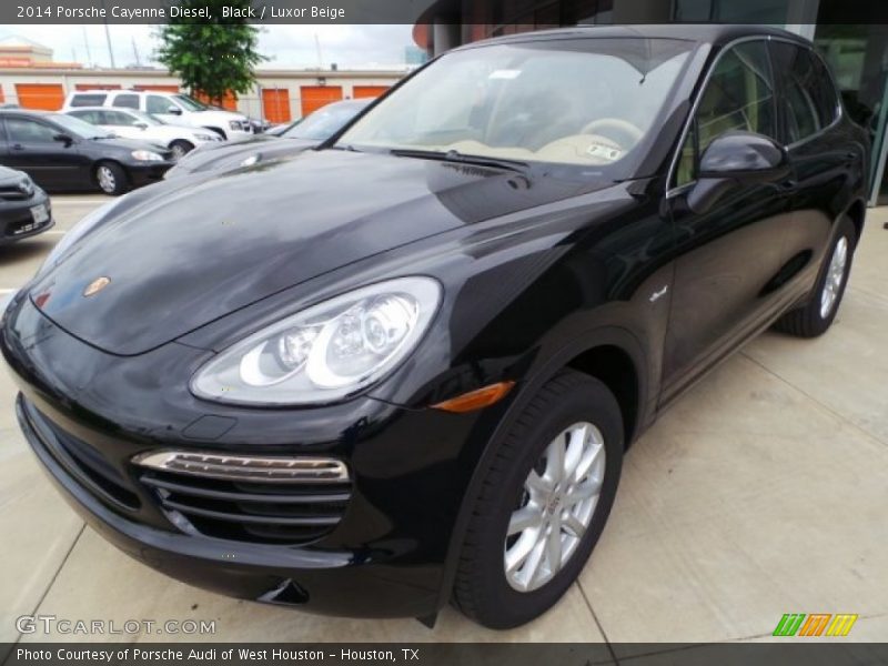 Front 3/4 View of 2014 Cayenne Diesel