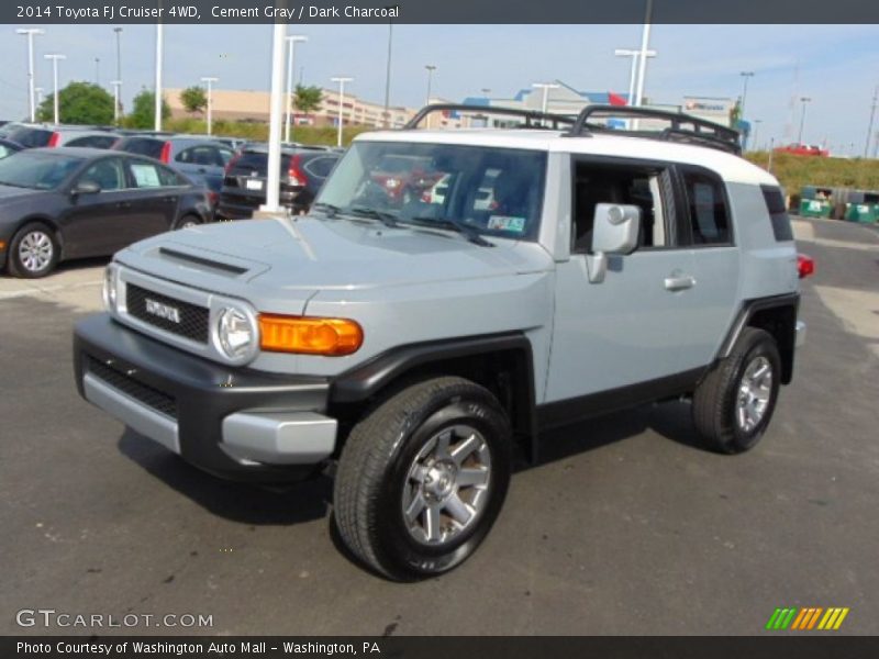 Front 3/4 View of 2014 FJ Cruiser 4WD