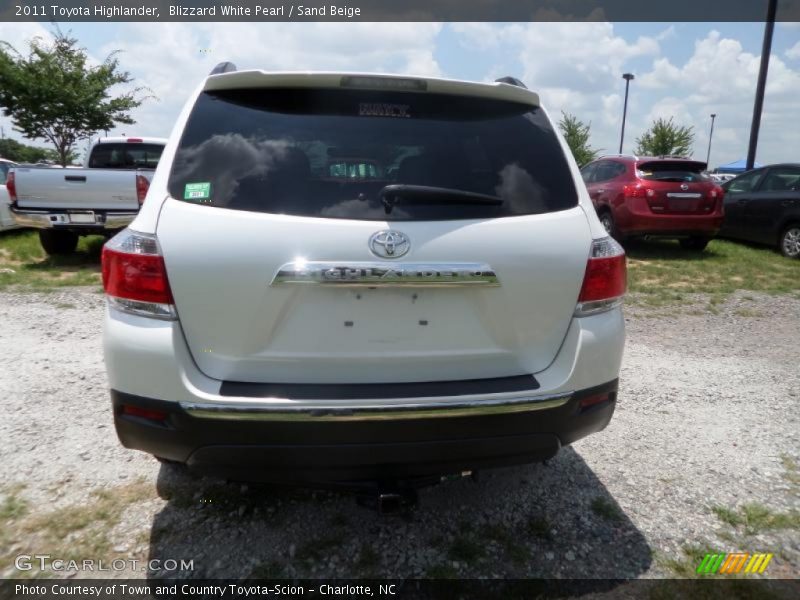Blizzard White Pearl / Sand Beige 2011 Toyota Highlander