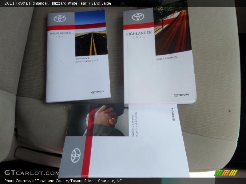 Blizzard White Pearl / Sand Beige 2011 Toyota Highlander