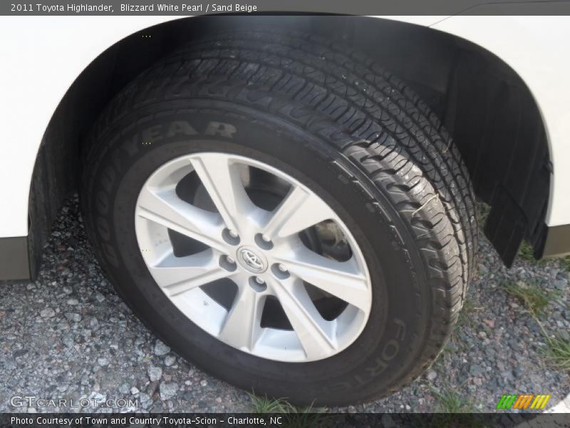 Blizzard White Pearl / Sand Beige 2011 Toyota Highlander