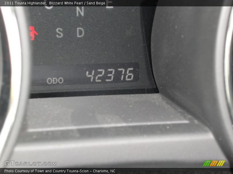 Blizzard White Pearl / Sand Beige 2011 Toyota Highlander