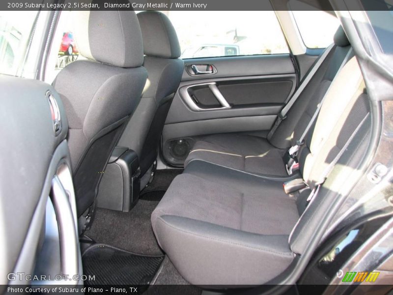 Diamond Gray Metallic / Warm Ivory 2009 Subaru Legacy 2.5i Sedan