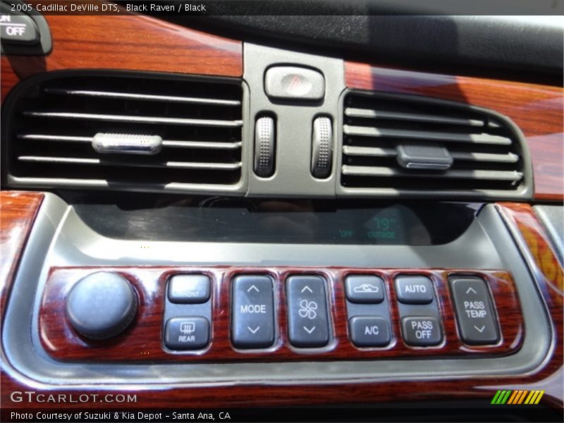 Black Raven / Black 2005 Cadillac DeVille DTS
