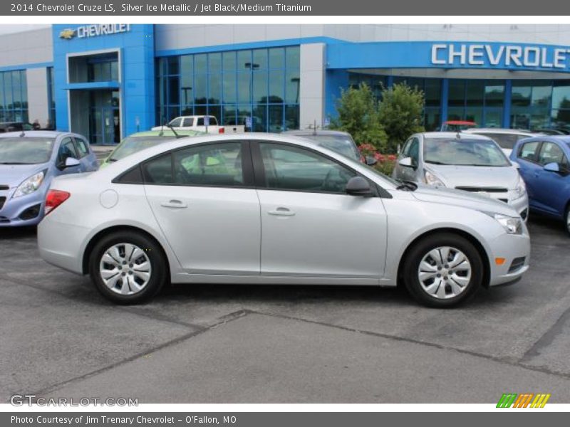 Silver Ice Metallic / Jet Black/Medium Titanium 2014 Chevrolet Cruze LS
