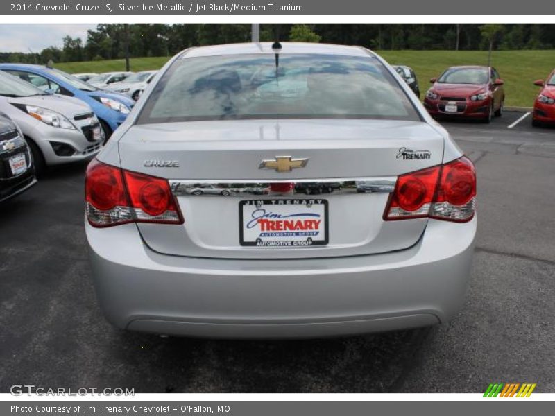 Silver Ice Metallic / Jet Black/Medium Titanium 2014 Chevrolet Cruze LS