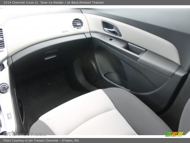 Silver Ice Metallic / Jet Black/Medium Titanium 2014 Chevrolet Cruze LS