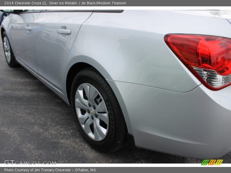 Silver Ice Metallic / Jet Black/Medium Titanium 2014 Chevrolet Cruze LS