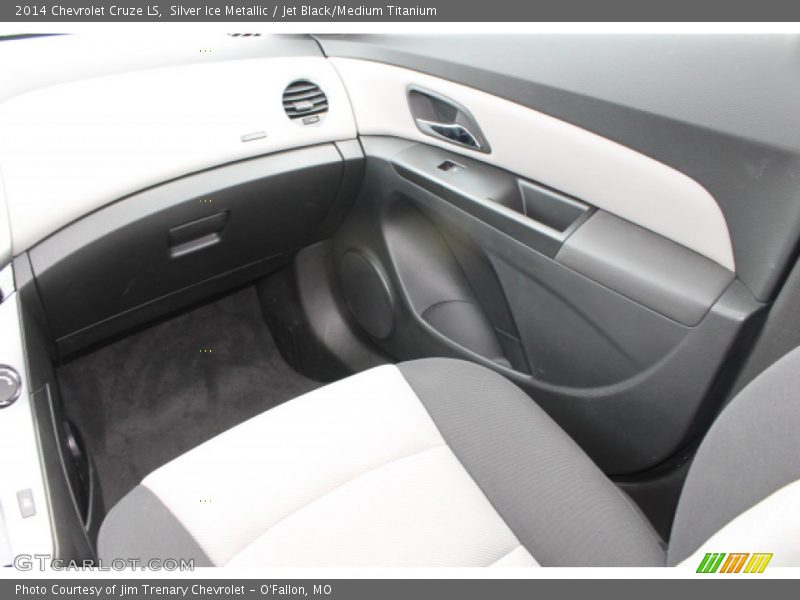 Silver Ice Metallic / Jet Black/Medium Titanium 2014 Chevrolet Cruze LS