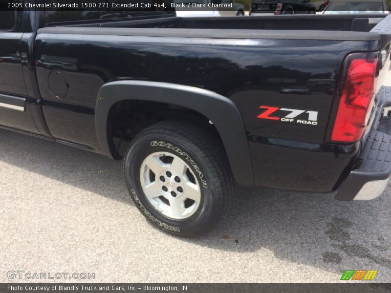 Black / Dark Charcoal 2005 Chevrolet Silverado 1500 Z71 Extended Cab 4x4