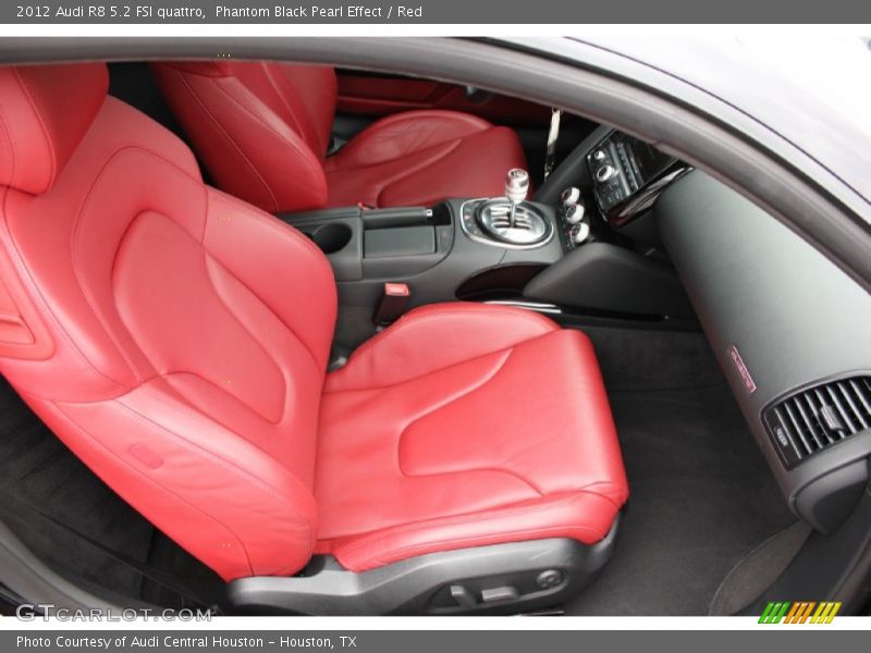 Front Seat of 2012 R8 5.2 FSI quattro