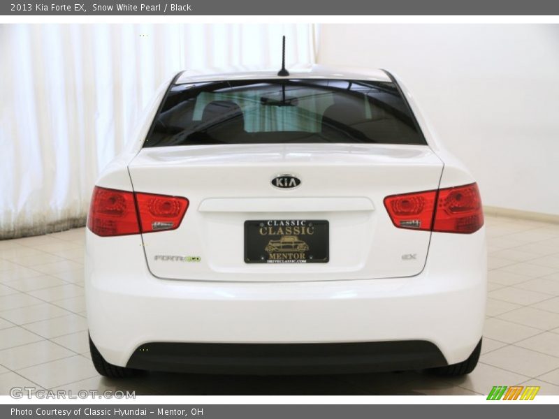 Snow White Pearl / Black 2013 Kia Forte EX