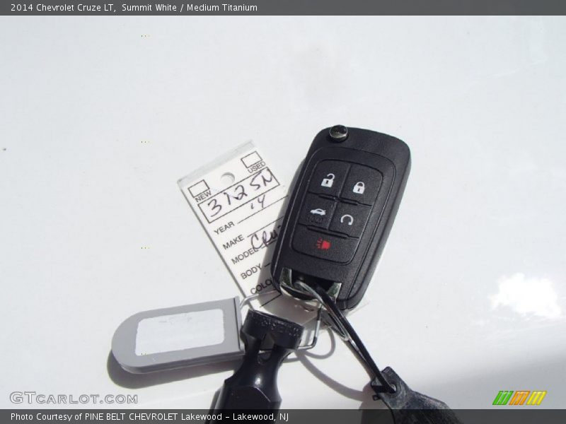 Summit White / Medium Titanium 2014 Chevrolet Cruze LT