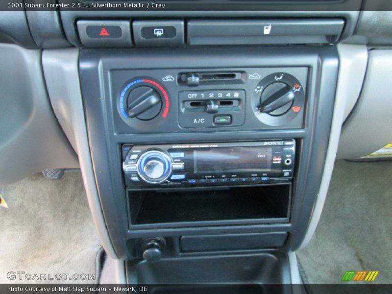 Silverthorn Metallic / Gray 2001 Subaru Forester 2.5 L