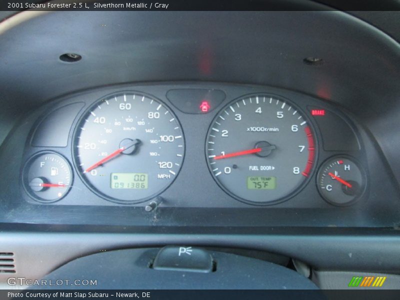 Silverthorn Metallic / Gray 2001 Subaru Forester 2.5 L