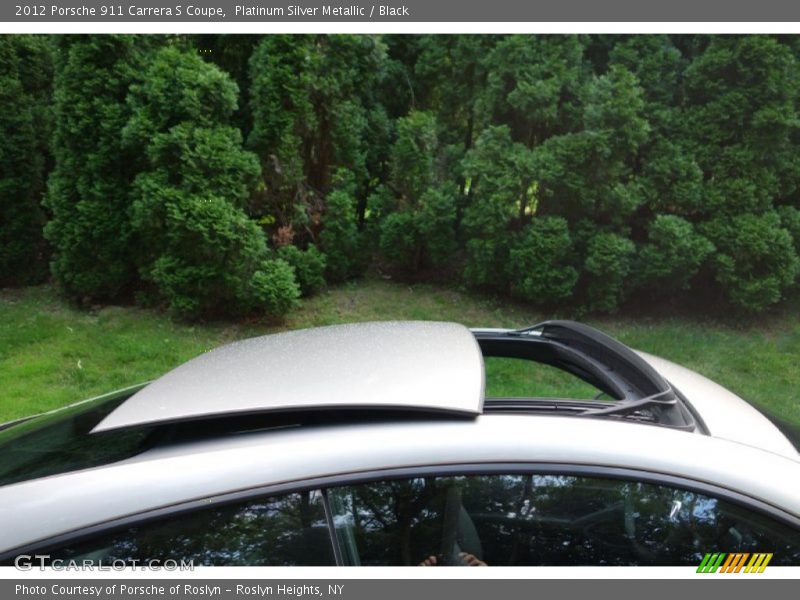 Sunroof of 2012 911 Carrera S Coupe