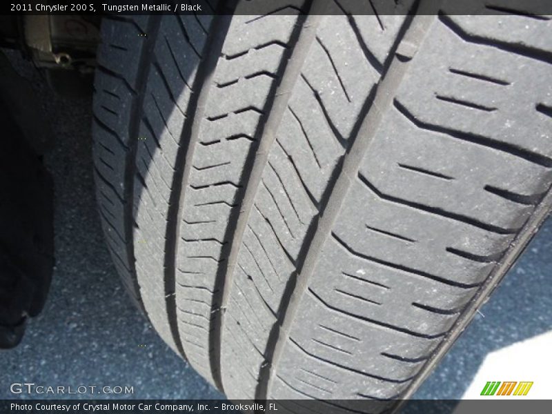 Tungsten Metallic / Black 2011 Chrysler 200 S