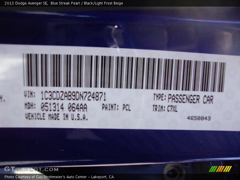 Blue Streak Pearl / Black/Light Frost Beige 2013 Dodge Avenger SE