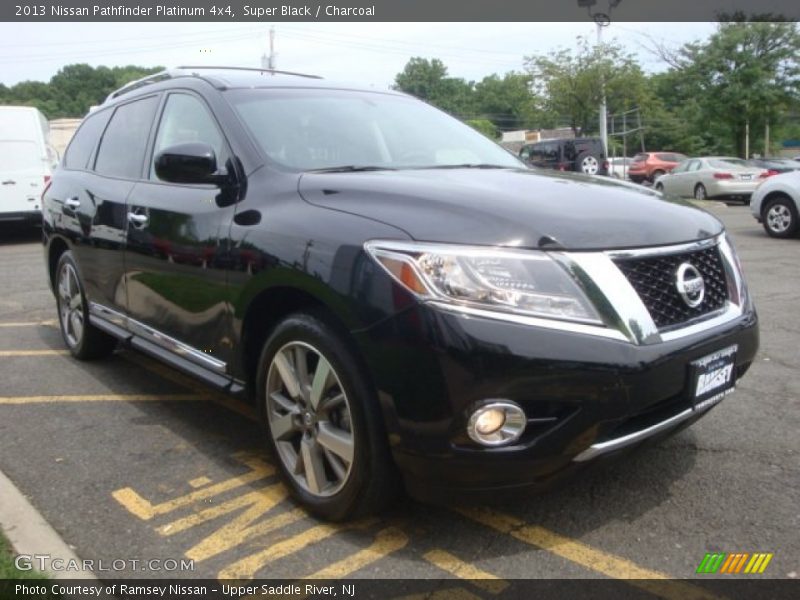Super Black / Charcoal 2013 Nissan Pathfinder Platinum 4x4