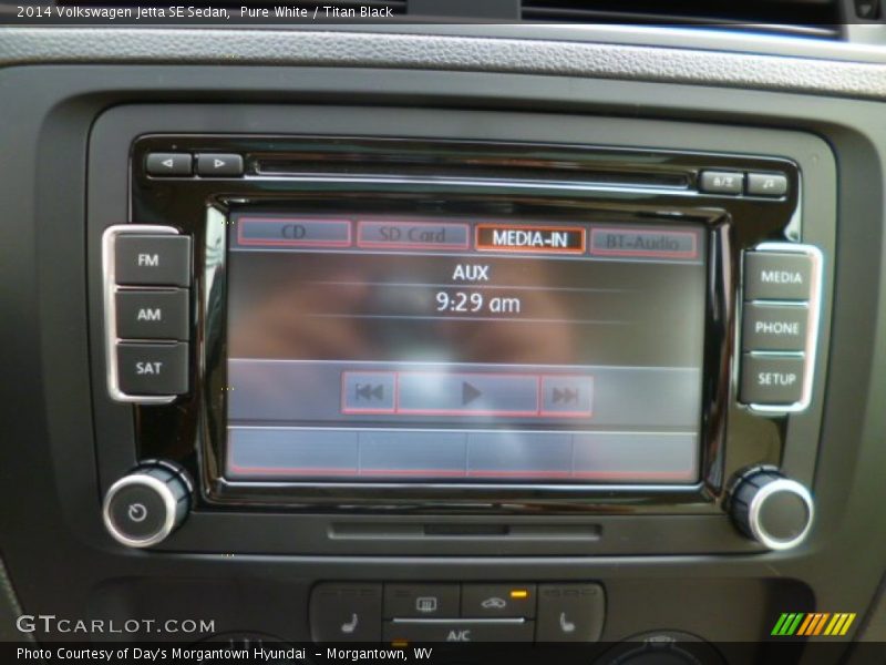 Pure White / Titan Black 2014 Volkswagen Jetta SE Sedan