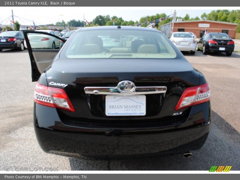 Black / Bisque 2011 Toyota Camry XLE