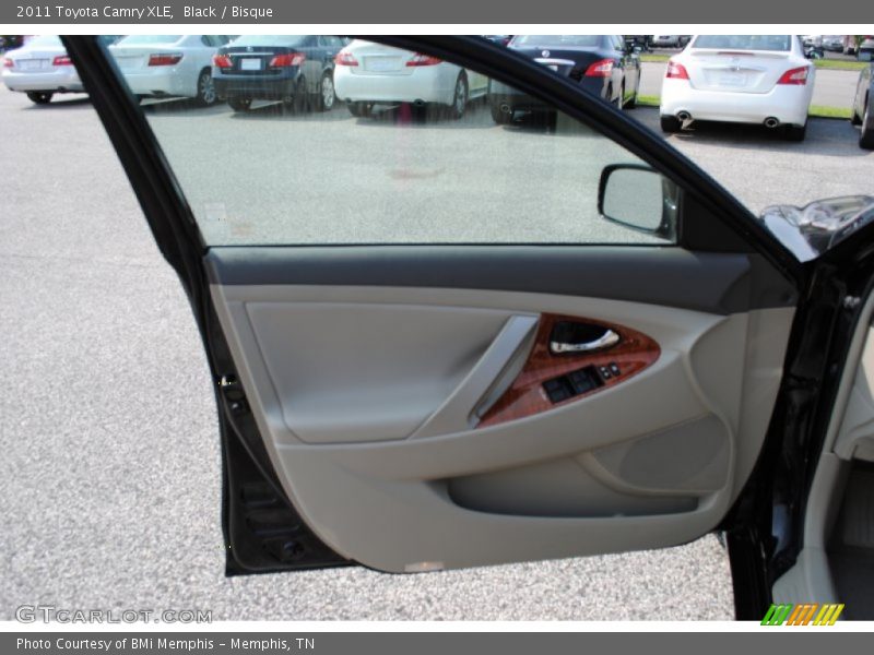 Black / Bisque 2011 Toyota Camry XLE
