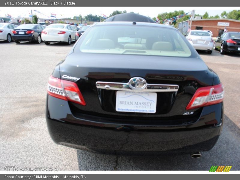 Black / Bisque 2011 Toyota Camry XLE