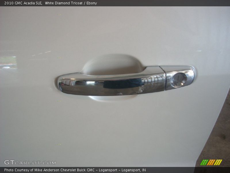 White Diamond Tricoat / Ebony 2010 GMC Acadia SLE