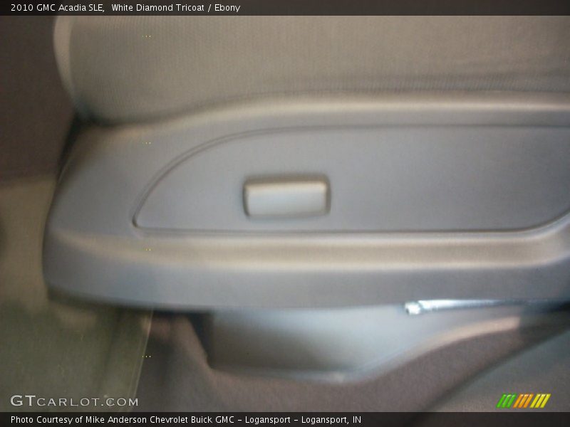 White Diamond Tricoat / Ebony 2010 GMC Acadia SLE