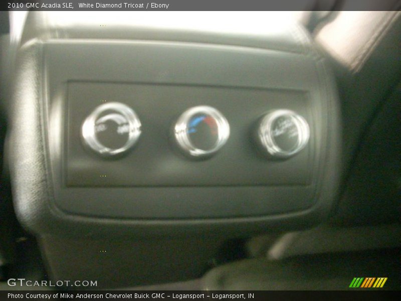 White Diamond Tricoat / Ebony 2010 GMC Acadia SLE
